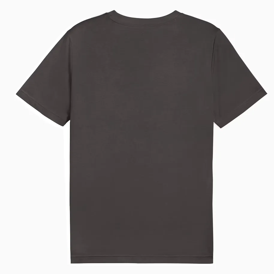 Vista lateral da camiseta Puma masculina cinza mostrando logo bordado e tecido algodão